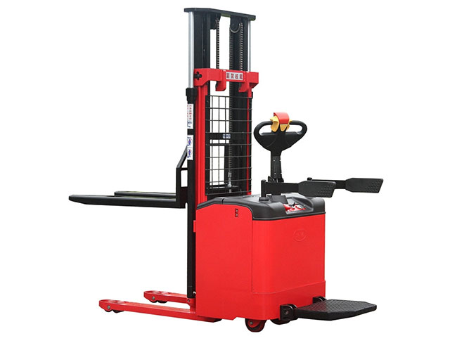 站驾式电动装卸叉车